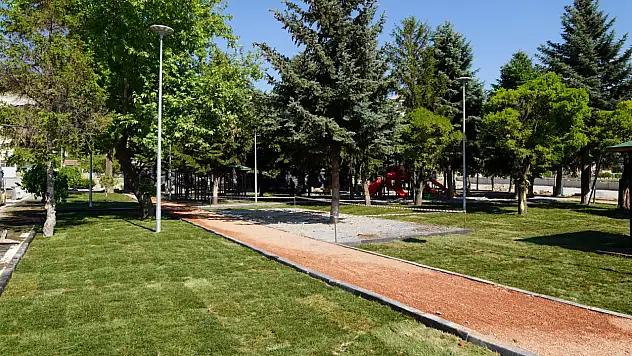 Melikgazi'de parklar yenileniyor: Yaz aylarının vazgeçilmez mekanları...