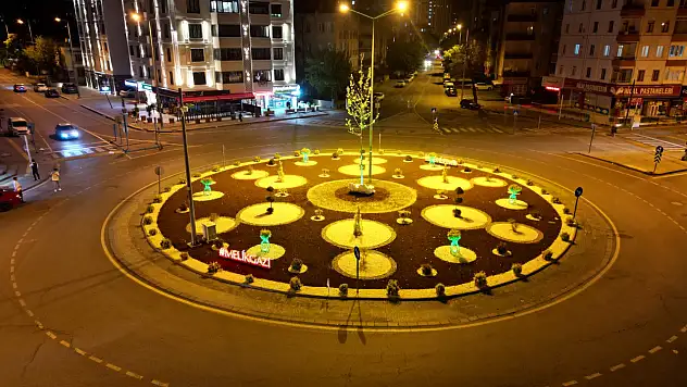 Melikgazi'de yeni dönem: Refüjler hem gece hem gündüz dikkat çekiyor!