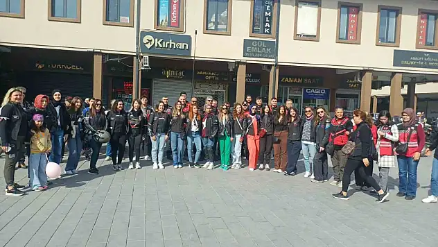 Motorcu10'lar Kadınlar Kulübü, pembe balonlarla farkındalık için yola çıktı