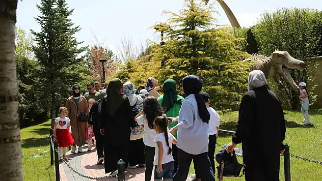 Meram'ın  ilk ve tek olma özelliği taşıyan parkı bu yaza da damgasını vurdu