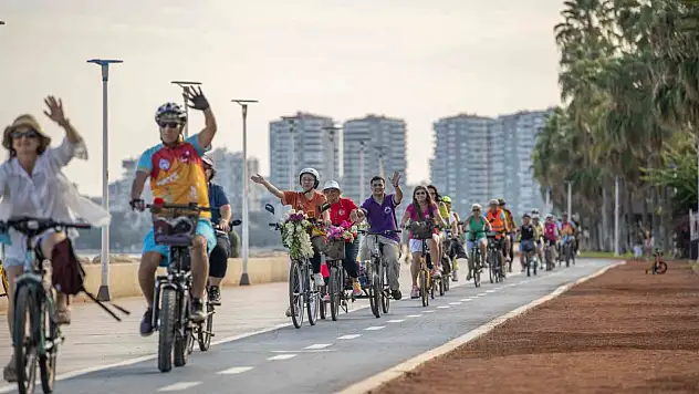 Bisikletseverler güvenli sürüş için pedal çevirdi