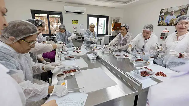 Coğrafi işaretli kan portakalı yeni bir ürüne dönüştü