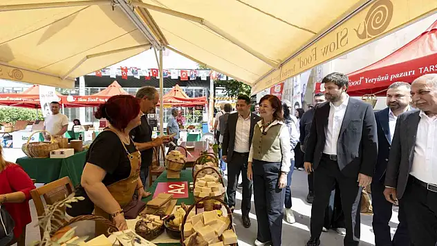 Daha güzel bir gelecek için dağıtılıyor takas ediyorlar