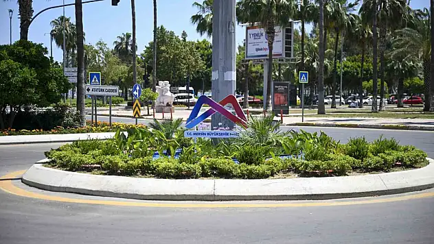 Mersin yazı rengarenk karşıladı