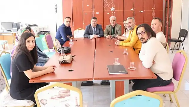 Mesleki eğitim için kritik toplantı: Yeşilhisar'da öğrencilerin gelişimi masaya yatırıldı
