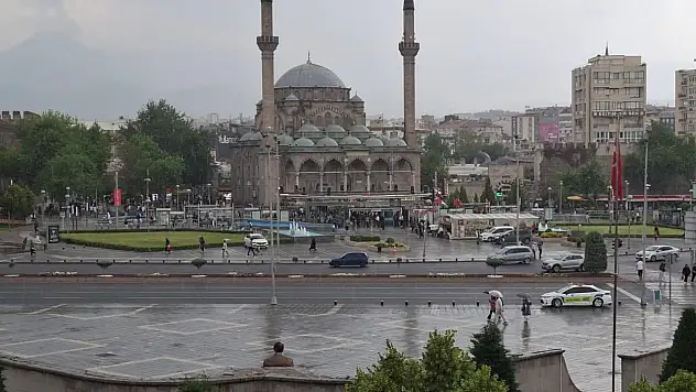 Meteoroloji uyarmıştı! Kayseri'de beklenen yağış başladı