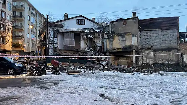 Metruk bina çöktü!