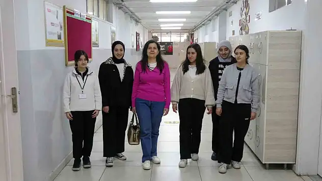 Öğrenci olduğu okulda 30 yıldır öğretmenlik yapıyor