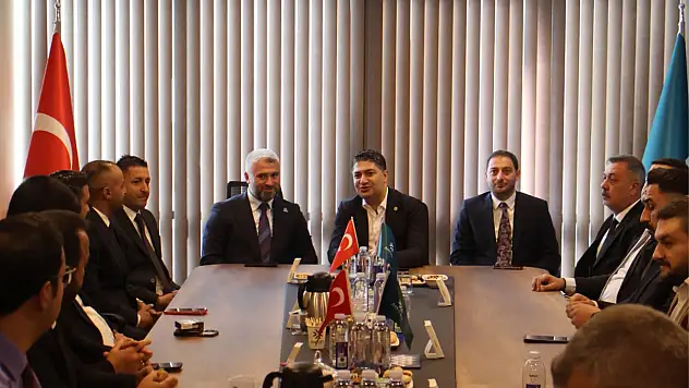 MHP Genel Başkan Yardımcısı Özdemir'den Ahiler Derneği'ne ziyaret