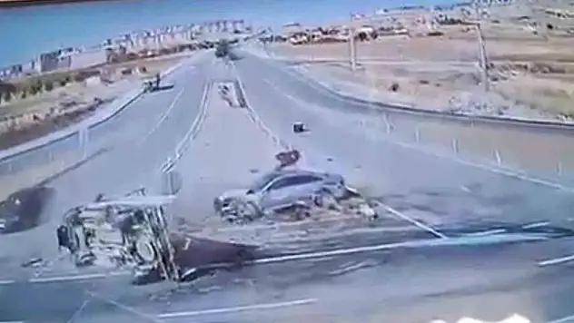 MHP'li vekilin kaza anı kameralara yansıdı