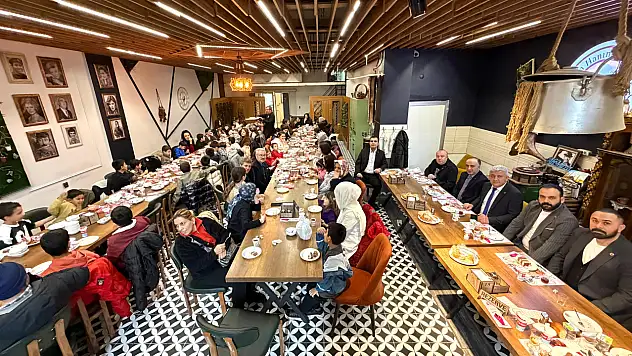 MHP Melikgazi İlçe Teşkilatı, iftarını çocuklarla birlikte açtı