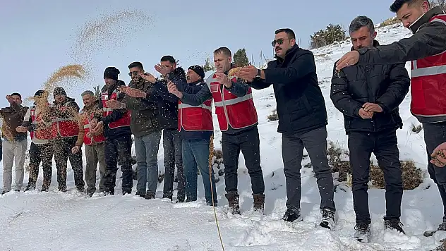 MHP Pınarbaşı soğuk havalarda onları unutmadı