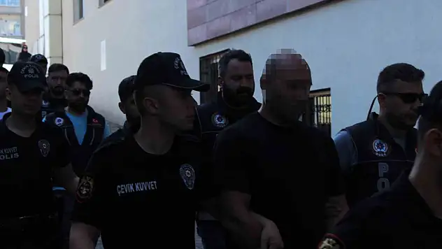 Uyuşturucuları midelerinde saklayan şahıslar adliyede...