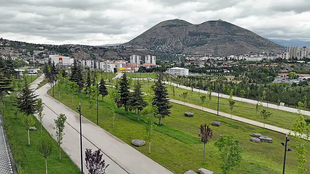 Millet Bahçesi açılışında çocuk oyun şenliği ve Grup Şantiye Konseri...