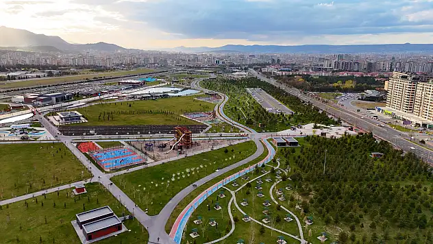 Millet Bahçesi Kayseri'nin sosyal kalbi oldu