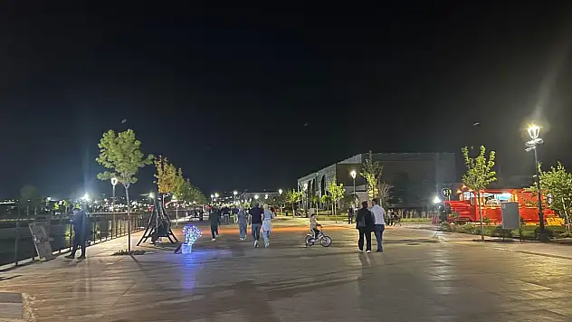 Millet Bahçesi'nde bu köpek ilgi odağı oldu!