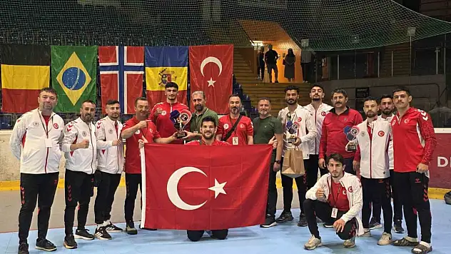 Milli boksörler, Çekya'da 3 madalya ile döndü!