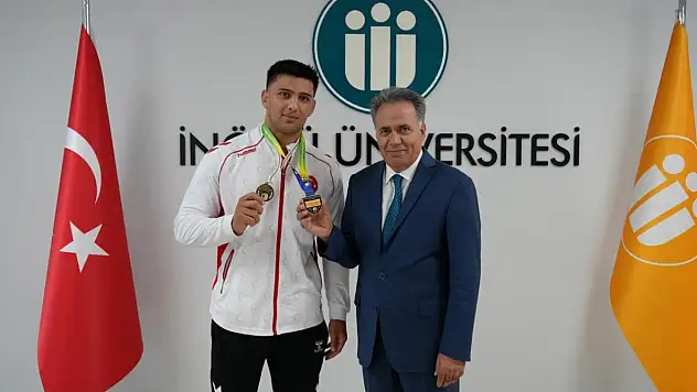 Milli Güreşçi Emir Ömer Bozbağ, Rektör Akpolat'a ziyaret!