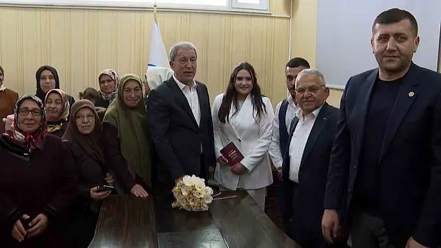 Bakan Akar'dan nikah sürprizi