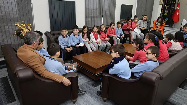 Minik öğrencilerden Özdoğan'a ziyaret