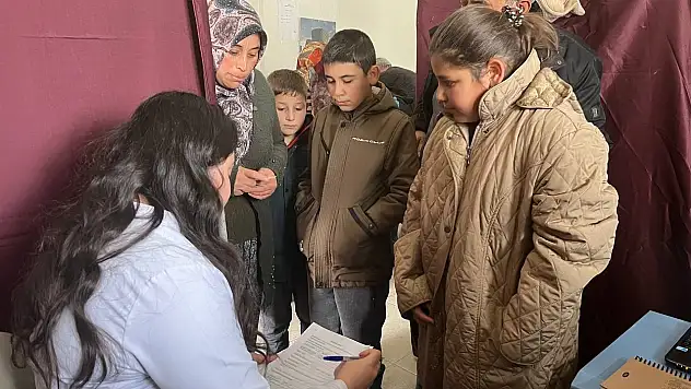 Mobil sağlık timleri, köy köy gezerek sağlık dağıtıyor