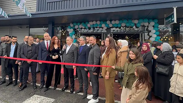 Mobilya sektörünün lider Kayseri markası Paris'te yeni mağaza açtı!