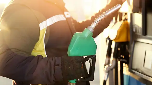 Motorin fiyatlarında dev indirim: Yüzde 13'ü pompaya yansıdı