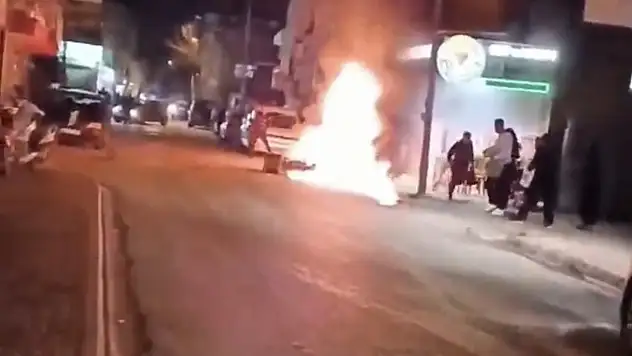 Motosiklet alev alev yandı