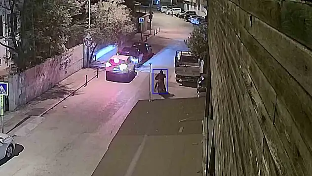 Adana'da hırsız cam silerken yakalandı