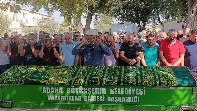 Adana'da motosiklet kazasında yaşamını yitiren 17 yaşındaki Ayaz, son yolculuğuna uğurlandı