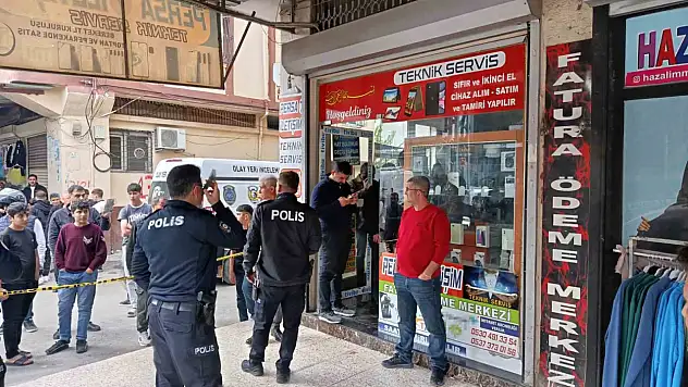 Adana'da cep telefonu bayisinde infaz: İş yeri sahibi öldürüldü
