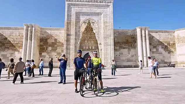 MS hastası bisikletle iller arası yolculuk yaparak yaşama bağlanıyor