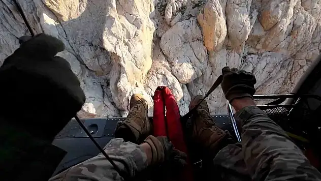 MSB, Aladağlar'daki İngiliz dağcıyı kurtarma operasyonun görüntülerini paylaştı