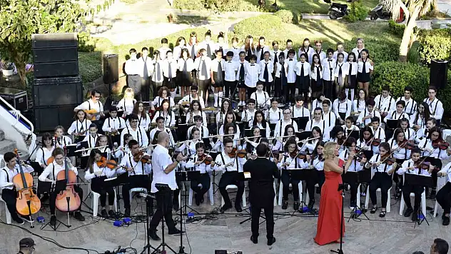 Genç yetenekler bir araya geldi: Kulakların pası silindi!