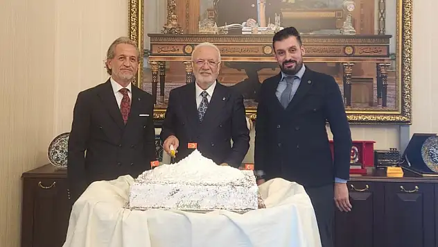 Mustafa Elitaş'a Kayseri'den sürpriz hediyeli ziyaret!