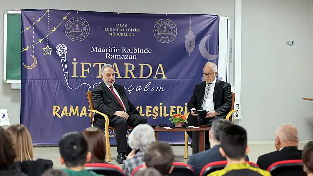Mustafa Yalçın iftarda gençlerle bir araya geldi