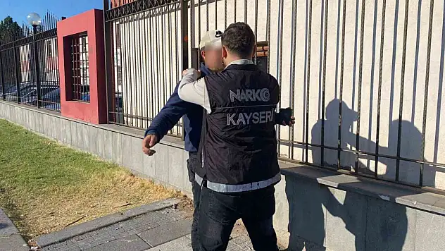 Okul çevrelerindeki 17 şahıs sorgulandı