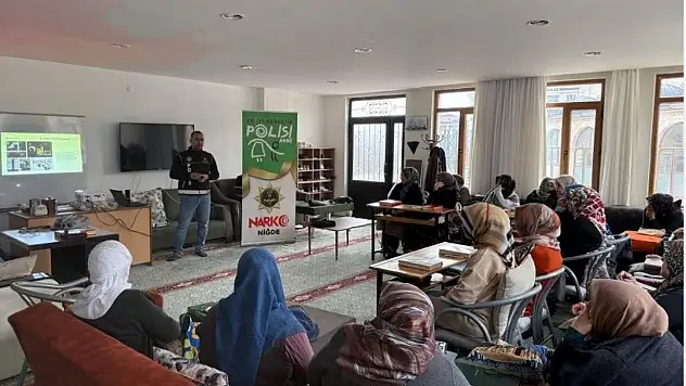 Narkotik ekiplerinden bilgilendirme etkinliği