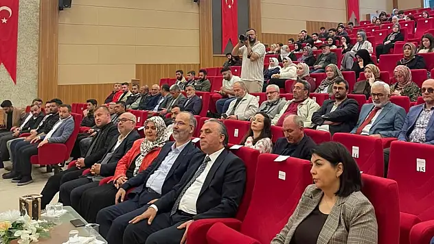 Necip Fazıl'ın Gençlik Tasavvuru KAYÜ'de konuşuldu