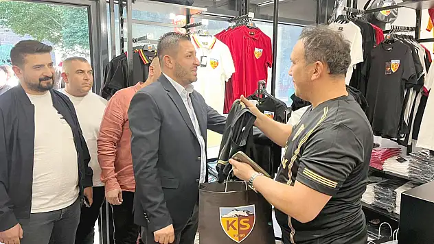 Kayseri'nin ünlü Profesörü de 'Kayserispor' dedi