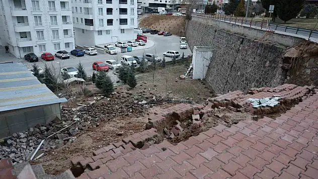 Nevşehir'de 15 metrelik duvar çöktü