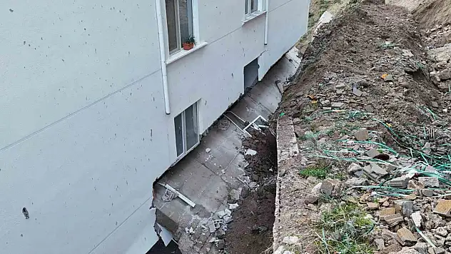 Nevşehir'de istinat duvarı çöktü: 10 ev tahliye edildi