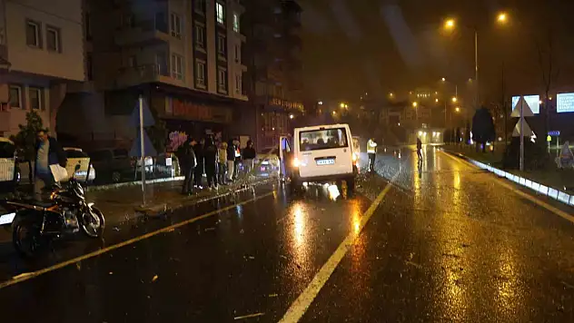 Nevşehir'de kontrolden çıkan minibüs refüje çarpıp karşı şeride geçti!