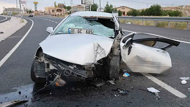 Nevşehir'de otomobil direğe çarptı: Acı bilanço!