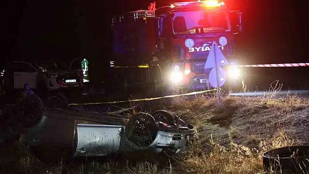 Otomobil tarlaya uçtu: 2 ölü