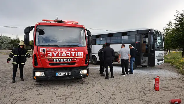 Nevşehir'de park halindeki halk otobüsü alev aldı