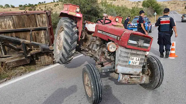 Nevşehir'de traktör devrildi: 2'si çocuk, 3 yaralı