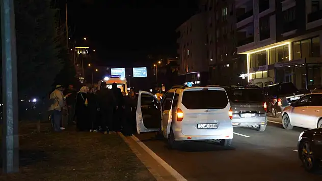 3 aracın karıştığı zincirleme kazada 2 kişi yaralandı