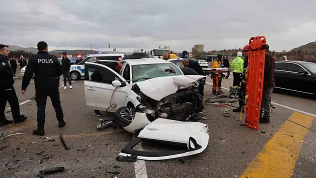 Arife günü Zincirleme trafik kazası: 2 ölü, 7 yaralı