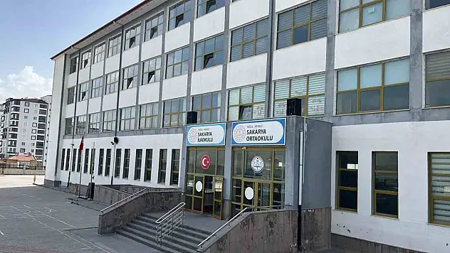 Niğde'de 27 öğrenci yedikleri yemekten rahatsızlandı